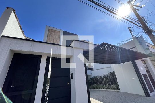 Fachada de casa de condomínio à venda com 3 quartos, 124m² em Jardim Santa Ines, São Paulo
