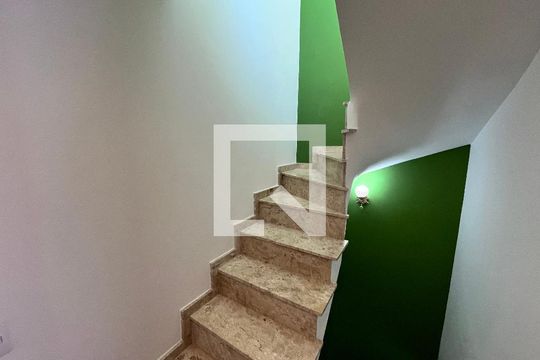 Escada de casa de condomínio à venda com 3 quartos, 124m² em Jardim Santa Ines, São Paulo