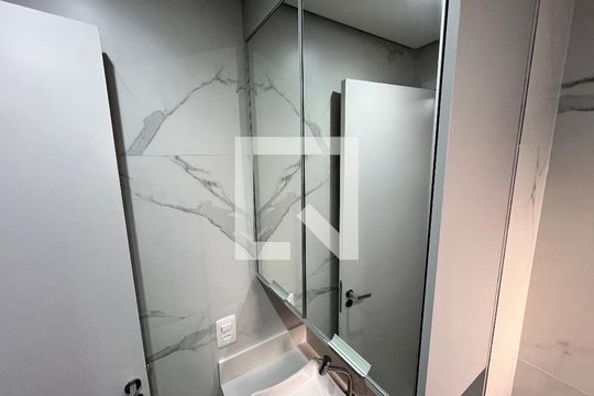 Banheiro da Suíte de casa de condomínio à venda com 3 quartos, 124m² em Jardim Santa Ines, São Paulo