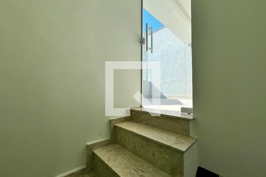 Escada de casa de condomínio à venda com 3 quartos, 124m² em Jardim Santa Ines, São Paulo