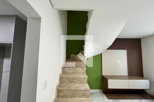 Escada de casa de condomínio à venda com 3 quartos, 124m² em Jardim Santa Ines, São Paulo
