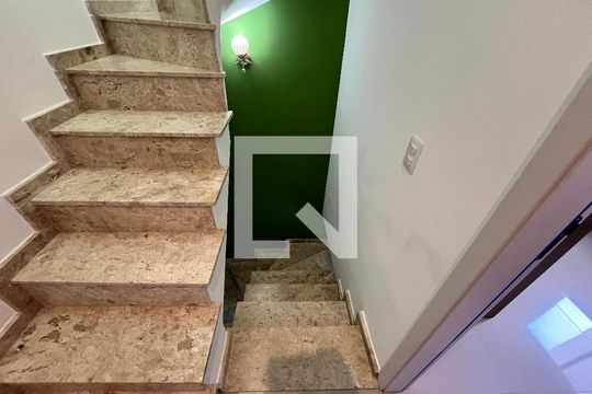Escada de casa de condomínio à venda com 3 quartos, 124m² em Jardim Santa Ines, São Paulo