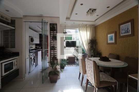 Cozinha de casa de condomínio à venda com 2 quartos, 80m² em Marechal Rondon, Canoas