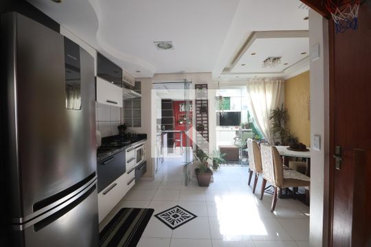 Cozinha de casa de condomínio à venda com 2 quartos, 80m² em Marechal Rondon, Canoas
