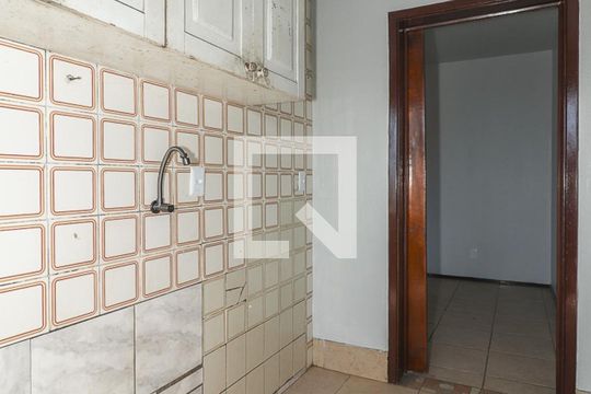 Cozinha de kitnet/studio para alugar com 0 quarto, 30m² em Floresta, Porto Alegre