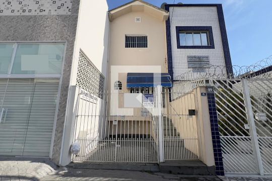 Fachada de casa à venda com 2 quartos, 160m² em Jardim São Paulo, Guarulhos