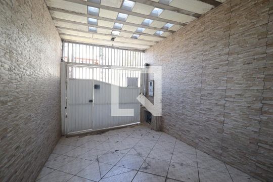 Garagem de casa para alugar com 2 quartos, 70m² em Jardim Magali, Santo André