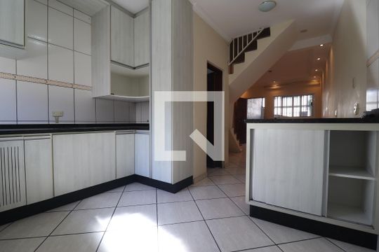 Cozinha de casa para alugar com 2 quartos, 70m² em Jardim Magali, Santo André