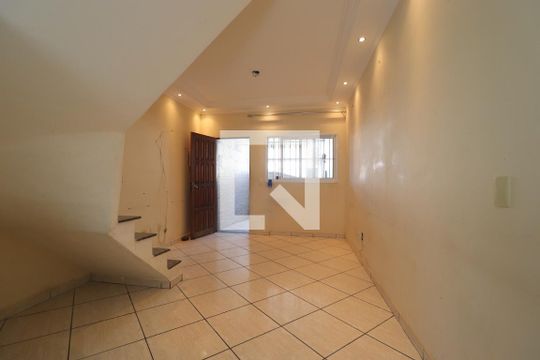 Sala de casa para alugar com 2 quartos, 70m² em Jardim Magali, Santo André