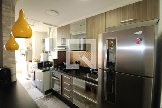 Cozinha de apartamento para alugar com 3 quartos, 80m² em Vila Ester (zona Norte), São Paulo