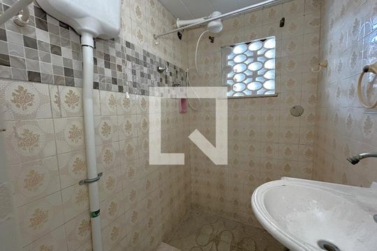 Banheiro da Suíte de casa para alugar com 1 quarto, 45m² em Cascadura, Rio de Janeiro