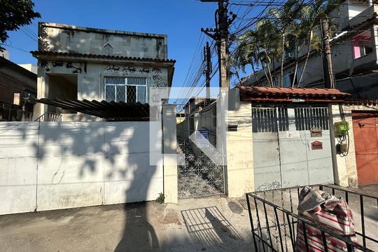 Fachada de casa para alugar com 1 quarto, 45m² em Cascadura, Rio de Janeiro