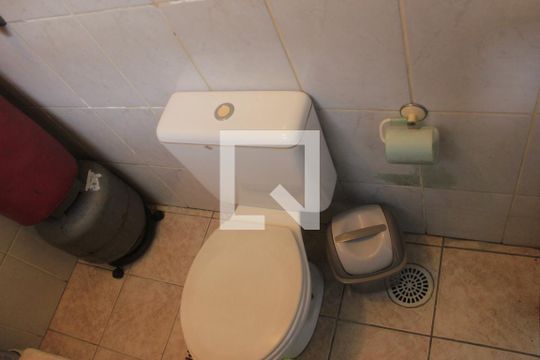Banheiro do espaço gourmet de casa à venda com 2 quartos, 180m² em Jardim Santa Mena, Guarulhos