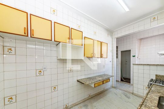 Cozinha de apartamento à venda com 4 quartos, 120m² em Santo Antônio, Belo Horizonte