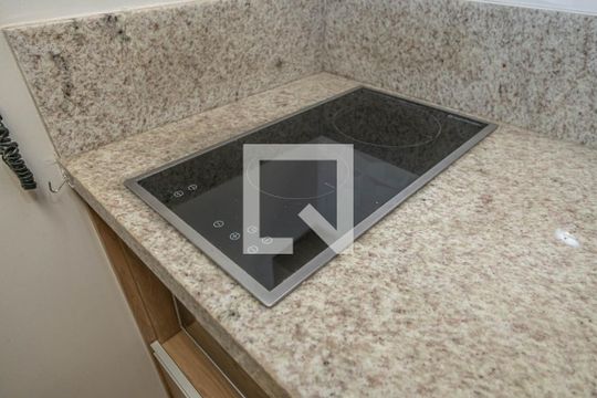 Cozinha de apartamento para alugar com 1 quarto, 42m² em Cidade Monções, São Paulo