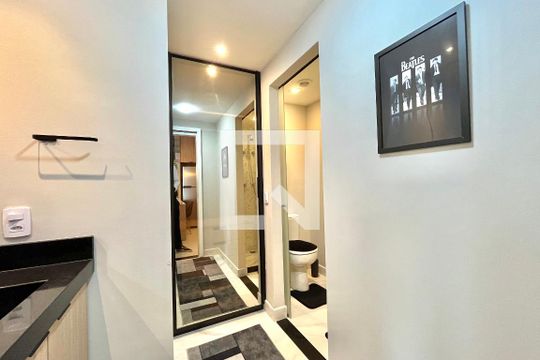 Banheiro de kitnet/studio para alugar com 1 quarto, 27m² em Vila Clementino, São Paulo