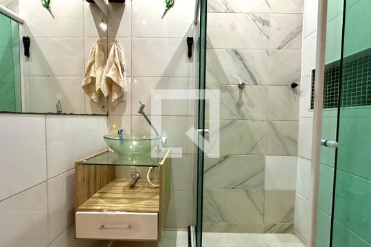 Banheiro de apartamento para alugar com 2 quartos, 75m² em Centro, Rio de Janeiro