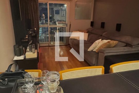 Sala de TV de apartamento à venda com 2 quartos, 70m² em Vila Olímpia, São Paulo