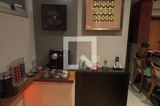 Cozinha de apartamento à venda com 2 quartos, 70m² em Vila Olímpia, São Paulo