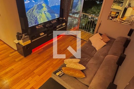 Sala de TV de apartamento à venda com 2 quartos, 70m² em Vila Olímpia, São Paulo