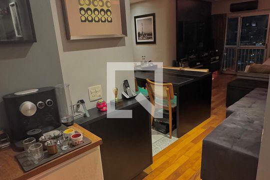Cozinha de apartamento à venda com 2 quartos, 70m² em Vila Olímpia, São Paulo