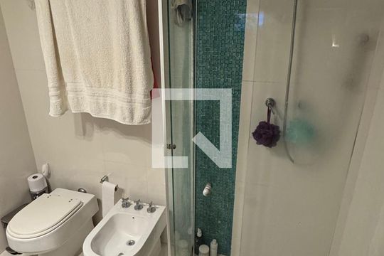Banheiro de apartamento à venda com 2 quartos, 70m² em Vila Olímpia, São Paulo
