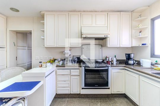 Cozinha de apartamento à venda com 4 quartos, 420m² em Higienópolis, São Paulo