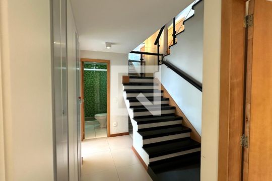 Escada de apartamento à venda com 3 quartos, 129m² em Copacabana, Rio de Janeiro