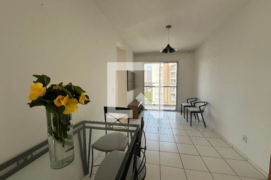 Sala de apartamento para alugar com 3 quartos, 65m² em Parque Viana, Barueri