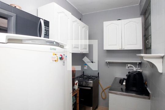 Cozinha + Área de Serviço de kitnet/studio para alugar com 1 quarto, 37m² em Petrópolis, Porto Alegre