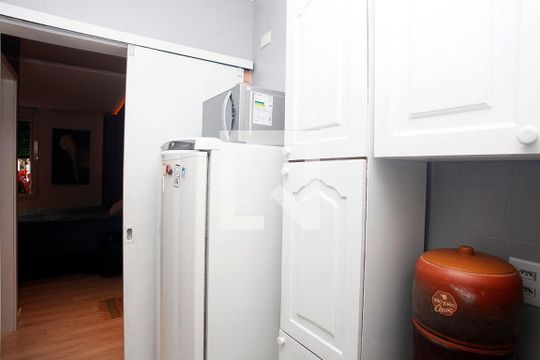 Cozinha + Área de Serviço de kitnet/studio para alugar com 1 quarto, 37m² em Petrópolis, Porto Alegre