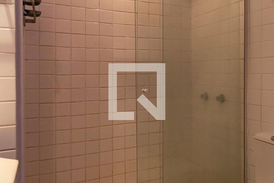 Banheiro social  de apartamento à venda com 1 quarto, 60m² em Copacabana, Rio de Janeiro