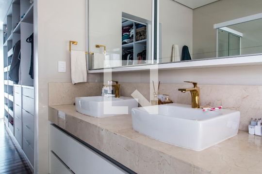 Banheiro da Suíte Master de apartamento à venda com 4 quartos, 450m² em Alphaville, Santana de Parnaíba