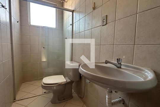 Banheiro de casa à venda com 2 quartos, 69m² em Fonte Grande, Contagem