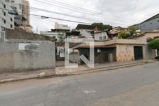 Fachada de casa à venda com 5 quartos, 290m² em Alto Caiçaras, Belo Horizonte