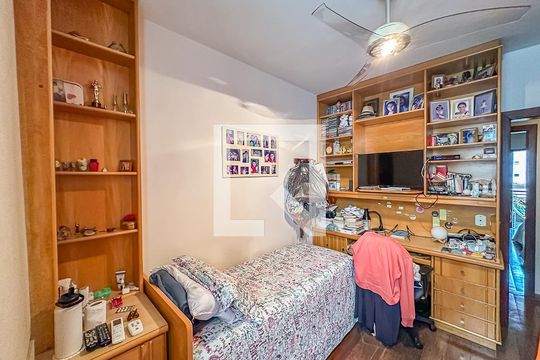 Quarto 1 de apartamento à venda com 3 quartos, 139m² em Humaitá, Rio de Janeiro