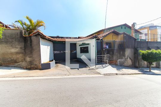 Fachada  de casa de condomínio para alugar com 3 quartos, 125m² em Vila Carmosina, São Paulo