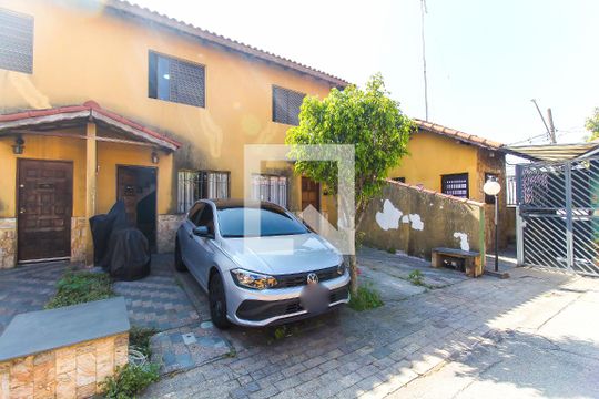 Área externa de casa de condomínio para alugar com 3 quartos, 125m² em Vila Carmosina, São Paulo