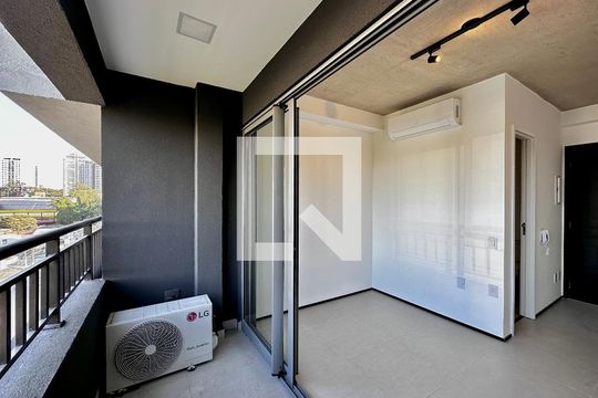 Sacada de kitnet/studio para alugar com 0 quarto, 23m² em Jardim das Acacias, São Paulo