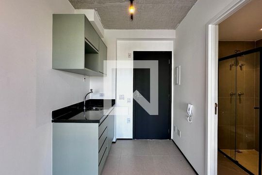 Cozinha de kitnet/studio para alugar com 0 quarto, 23m² em Santo Amaro, São Paulo