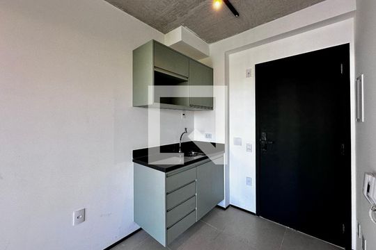 Cozinha de kitnet/studio para alugar com 0 quarto, 23m² em Santo Amaro, São Paulo