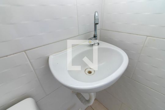 Banheiro de apartamento para alugar com 1 quarto, 38m² em Parque Peruche, São Paulo