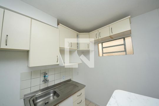 Cozinha de apartamento para alugar com 2 quartos, 77m² em Jardim Santa Teresinha, São Paulo