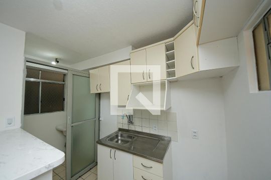Cozinha de apartamento para alugar com 2 quartos, 77m² em Jardim Santa Teresinha, São Paulo