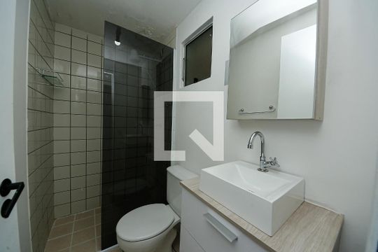 Banheiro de apartamento para alugar com 2 quartos, 77m² em Jardim Santa Teresinha, São Paulo