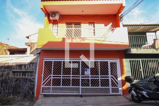 Fachada de casa para alugar com 1 quarto, 50m² em Jardim Dona Sinha, São Paulo