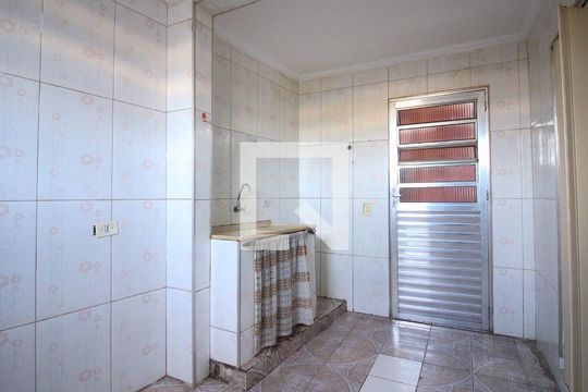 Cozinha de casa para alugar com 1 quarto, 50m² em Jardim Dona Sinha, São Paulo