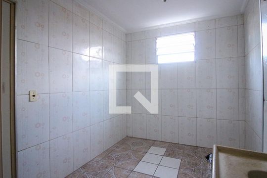 Cozinha de casa para alugar com 1 quarto, 50m² em Jardim Dona Sinha, São Paulo