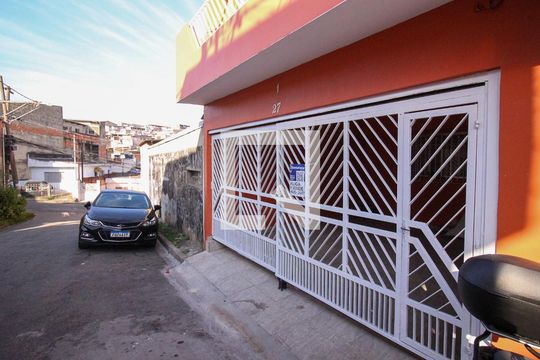 Fachada de casa para alugar com 1 quarto, 50m² em Jardim Dona Sinha, São Paulo