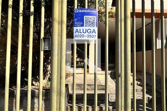 Plaquinha de casa para alugar com 4 quartos, 150m² em Carlos Prates, Belo Horizonte